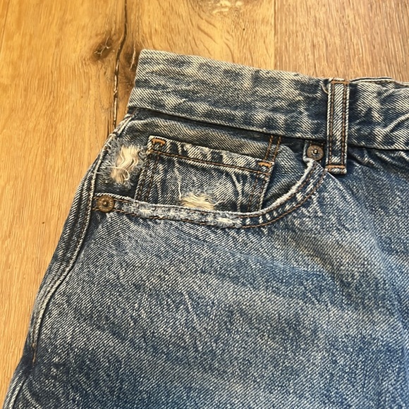 American Eagle Curvy Mom Jean High Waist Distressed Tapered Leg Acid Jeans 6 - Picture 2 of 12